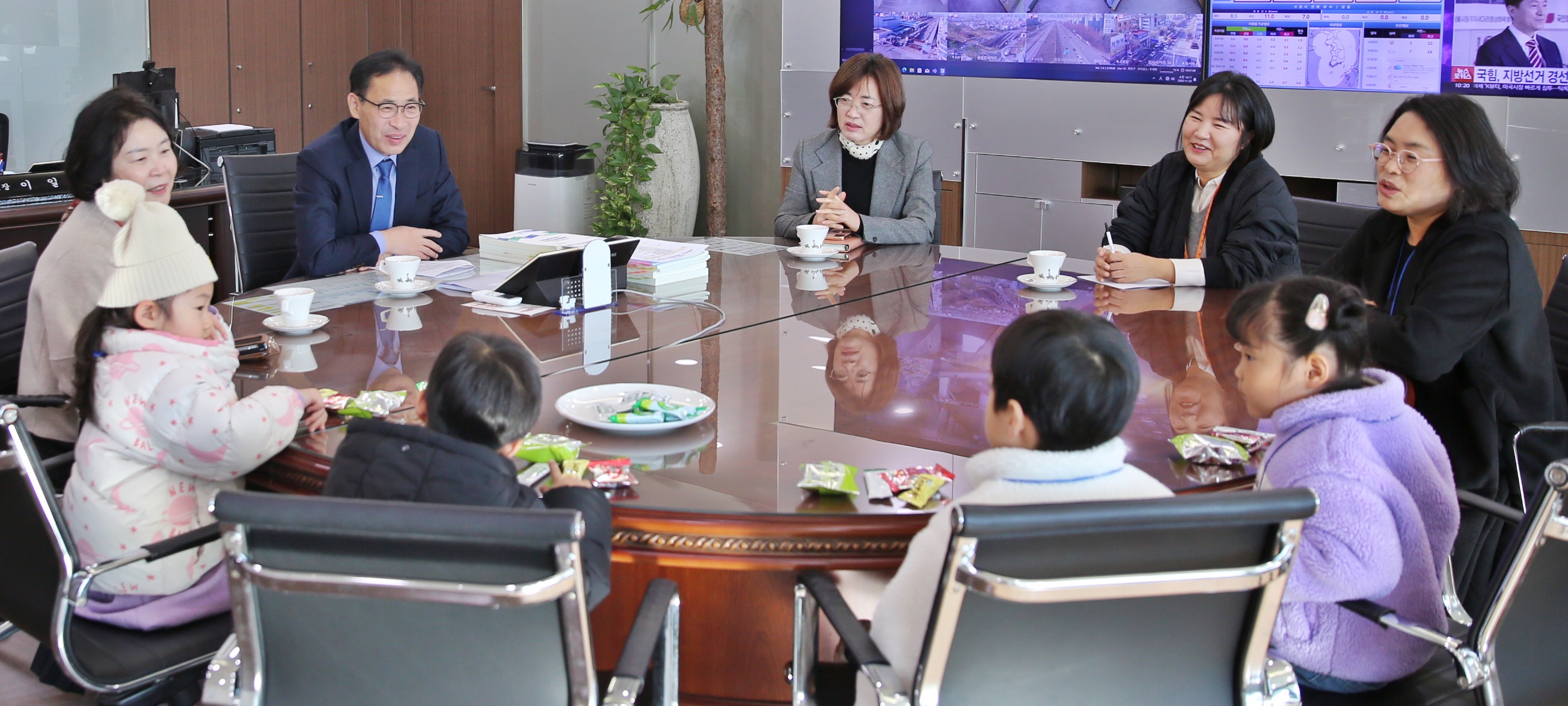 리라 어린이집 바자회 수익금 전달식3번 사진